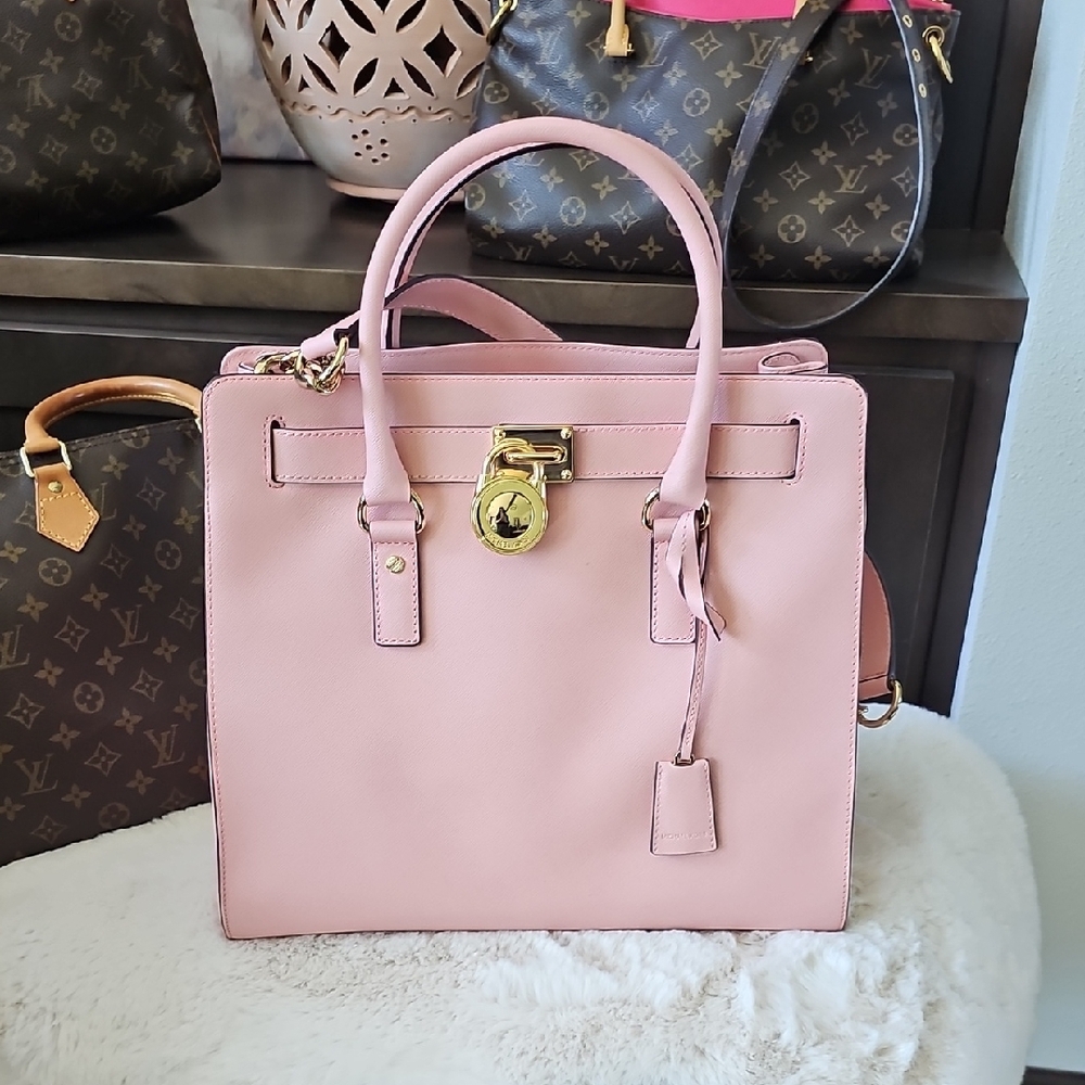 *SOLD* Closing my Poshmark!! Pink Leather Handbag